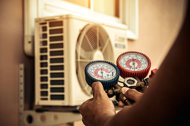 Professional Hvac technician working in Yorktown, TX